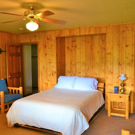 Twin Peaks Guest Ranch Salmon Exterior foto