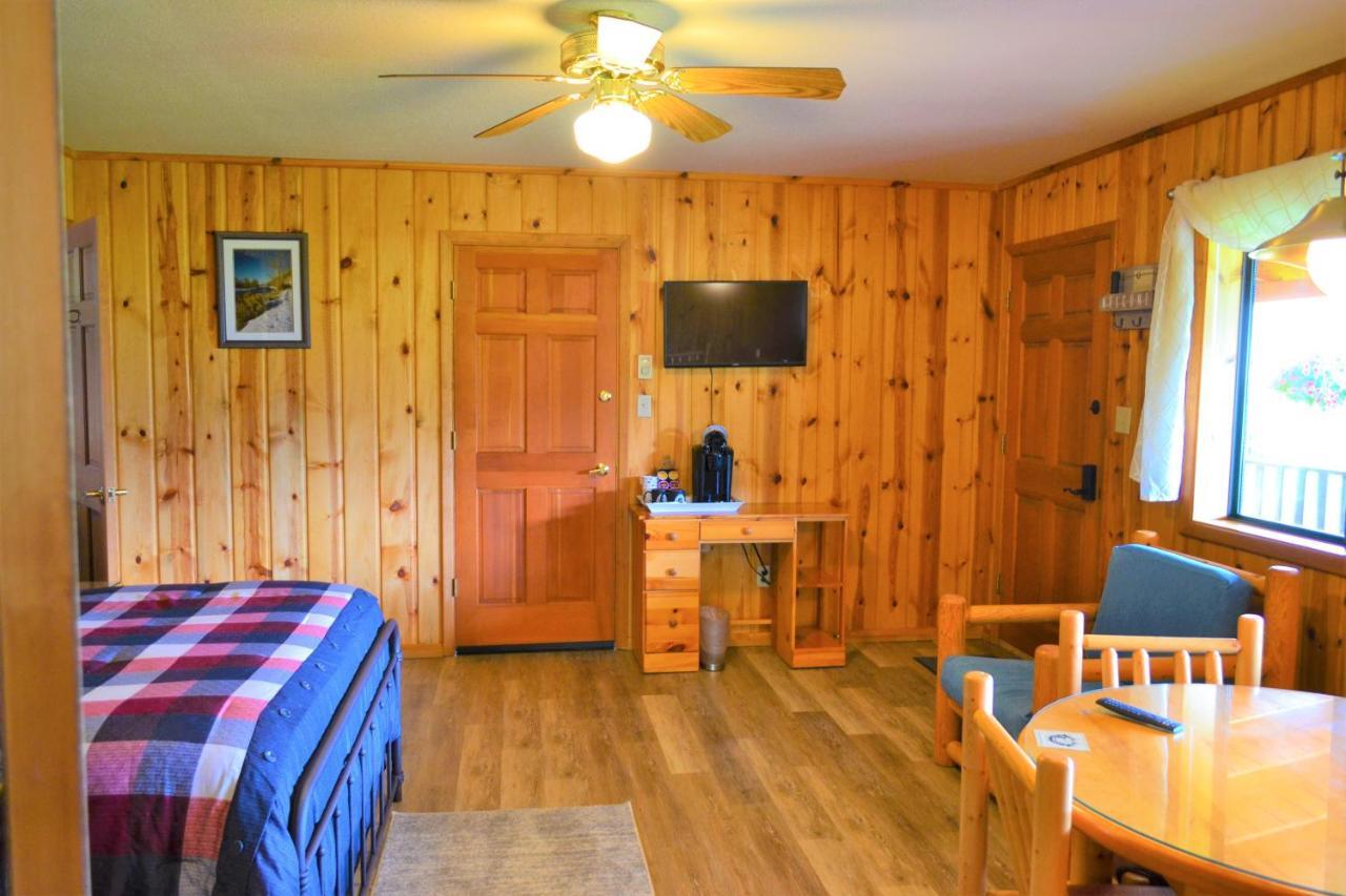 Twin Peaks Guest Ranch Salmon Exterior foto