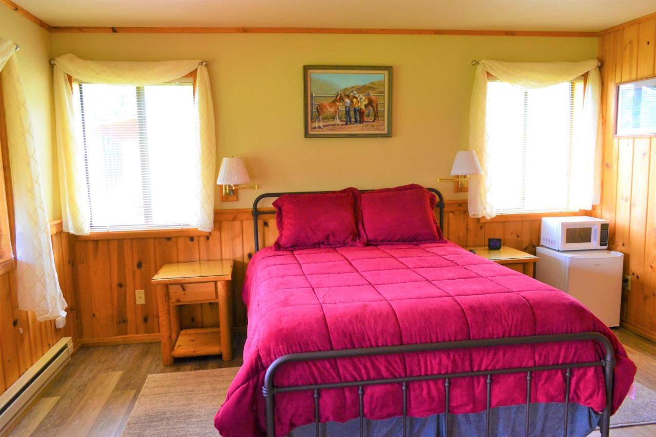 Twin Peaks Guest Ranch Salmon Exterior foto