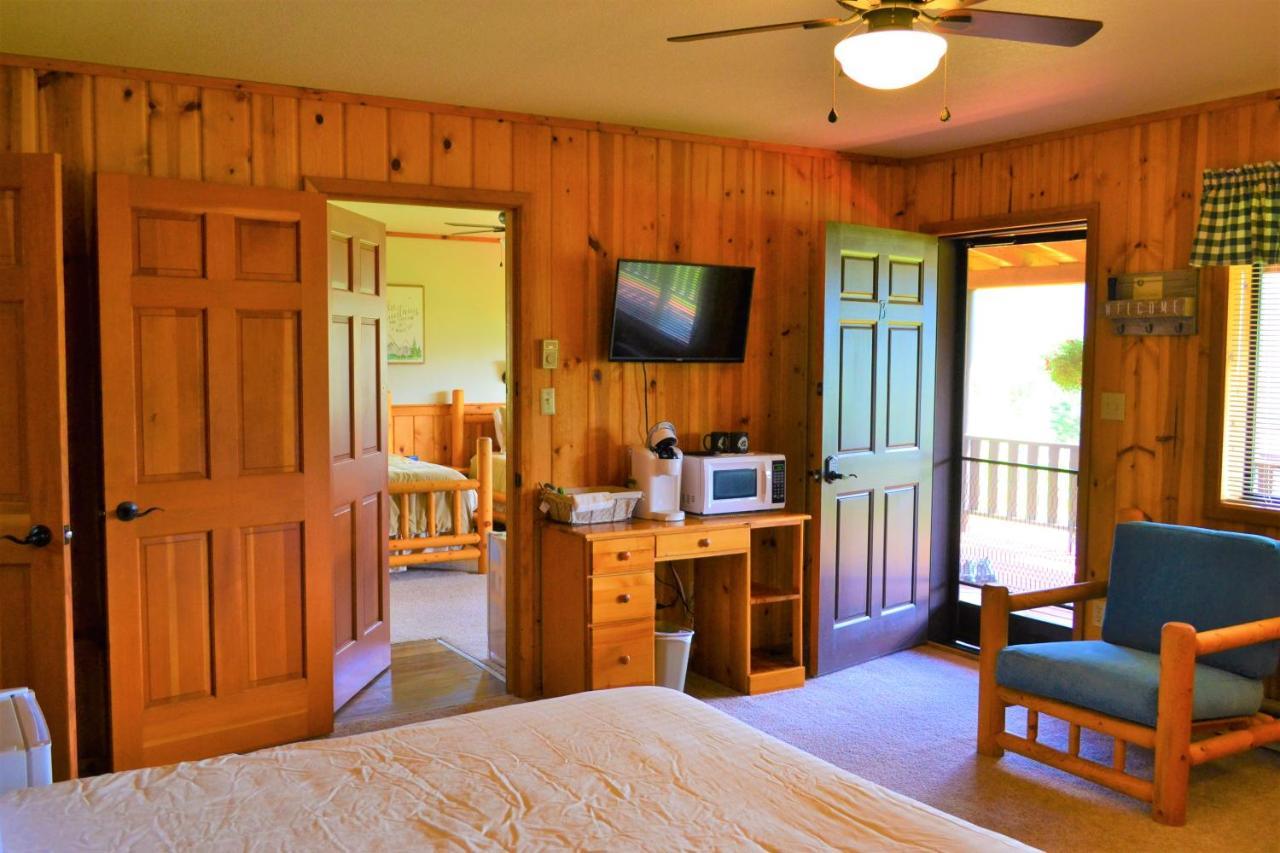 Twin Peaks Guest Ranch Salmon Exterior foto