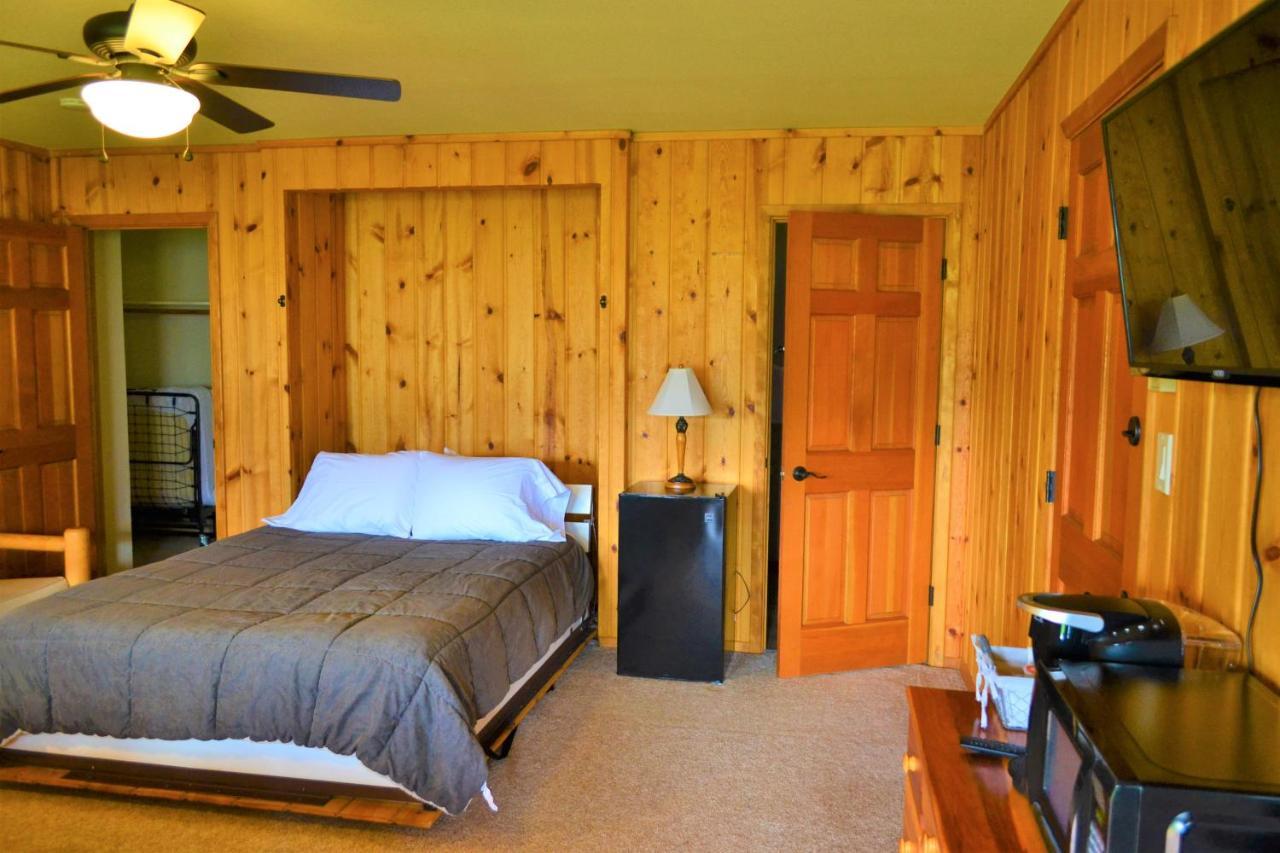 Twin Peaks Guest Ranch Salmon Exterior foto